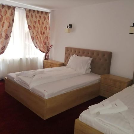 Pensiunea Rosenau Rîşnov Екстериор снимка